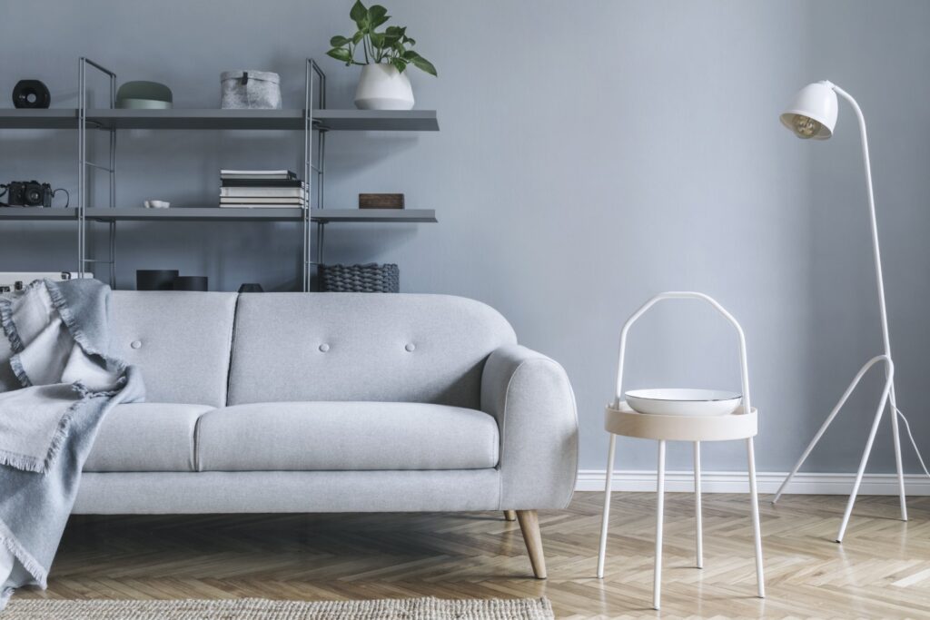 szürke kanapé szürke falszín illik 